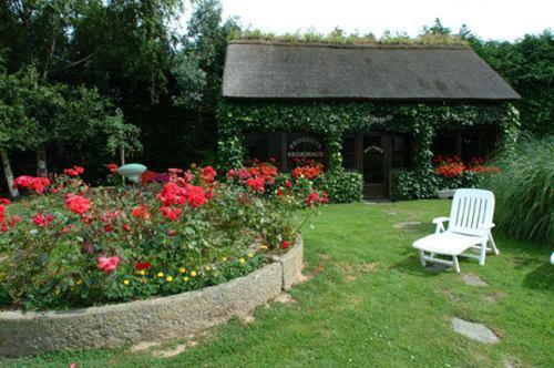 Logis Hotel Restaurant Manoir De L'Acherie Sainte-Cecile  Exterior photo