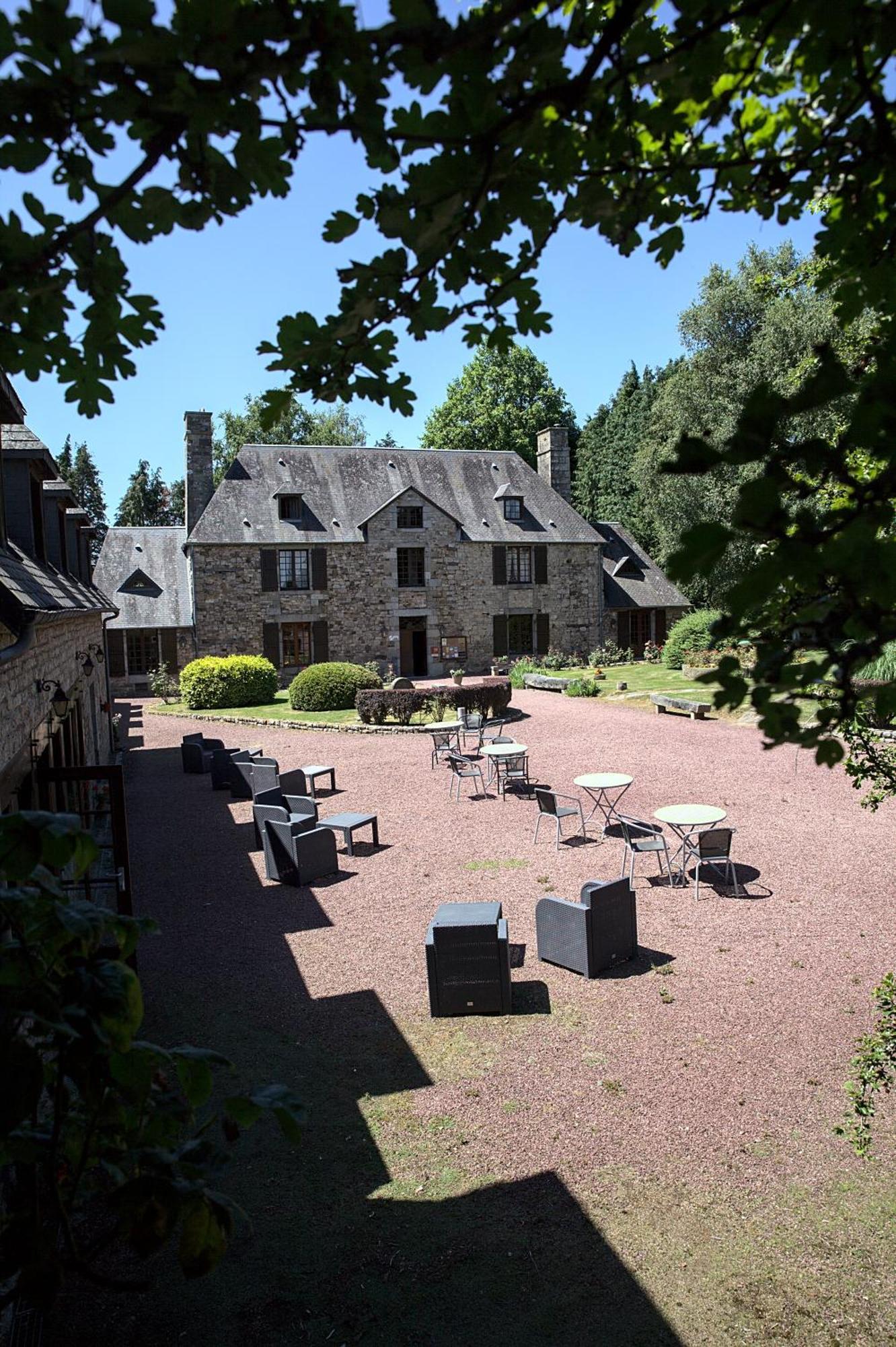 Logis Hotel Restaurant Manoir De L'Acherie Sainte-Cecile  Exterior photo