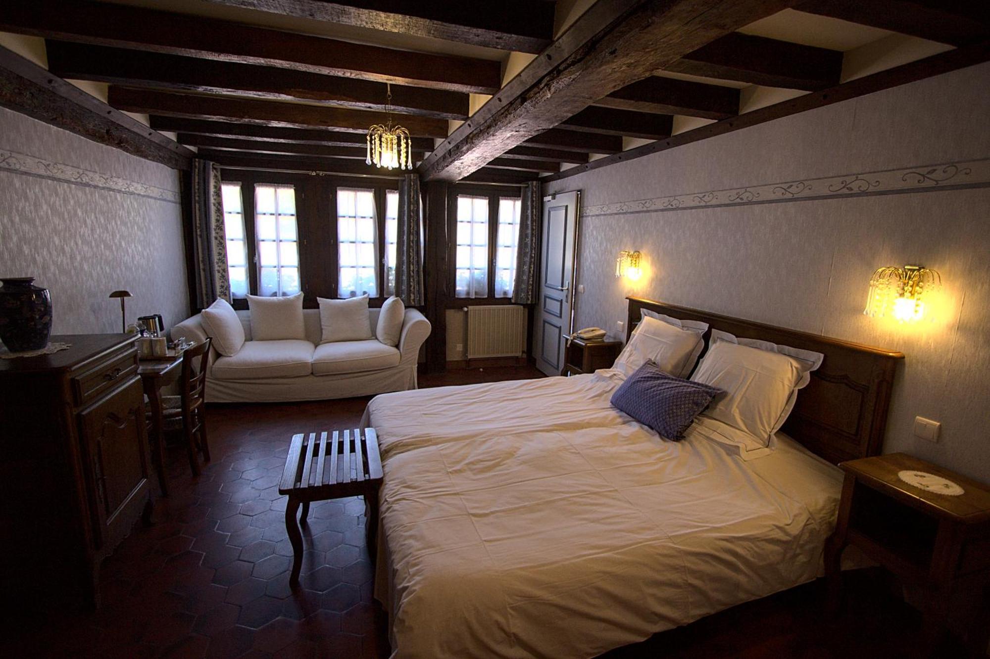 Logis Hotel Restaurant Manoir De L'Acherie Sainte-Cecile  Exterior photo