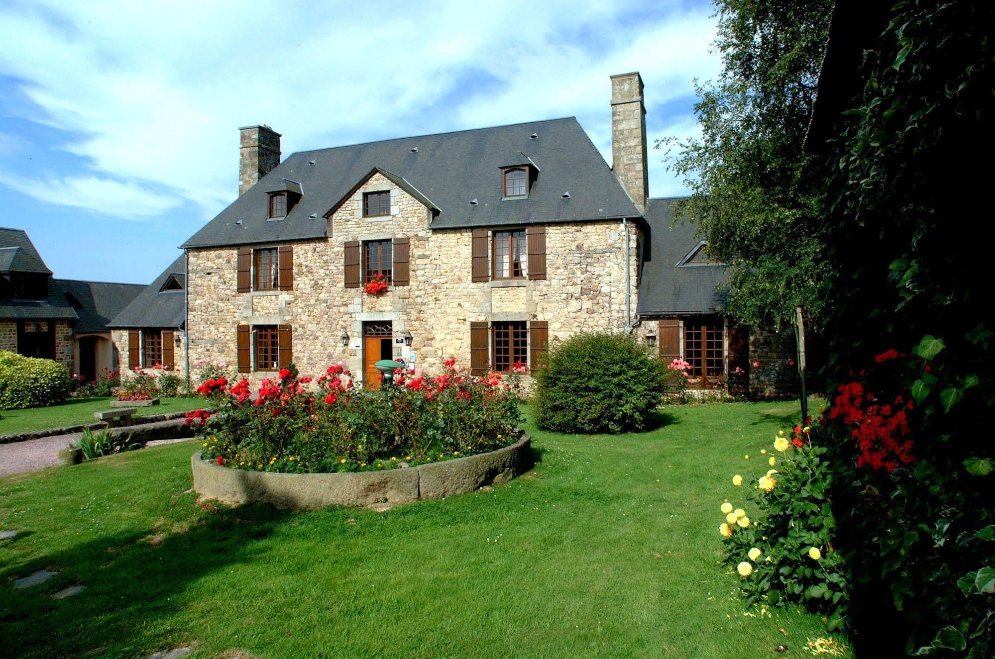 Logis Hotel Restaurant Manoir De L'Acherie Sainte-Cecile  Exterior photo